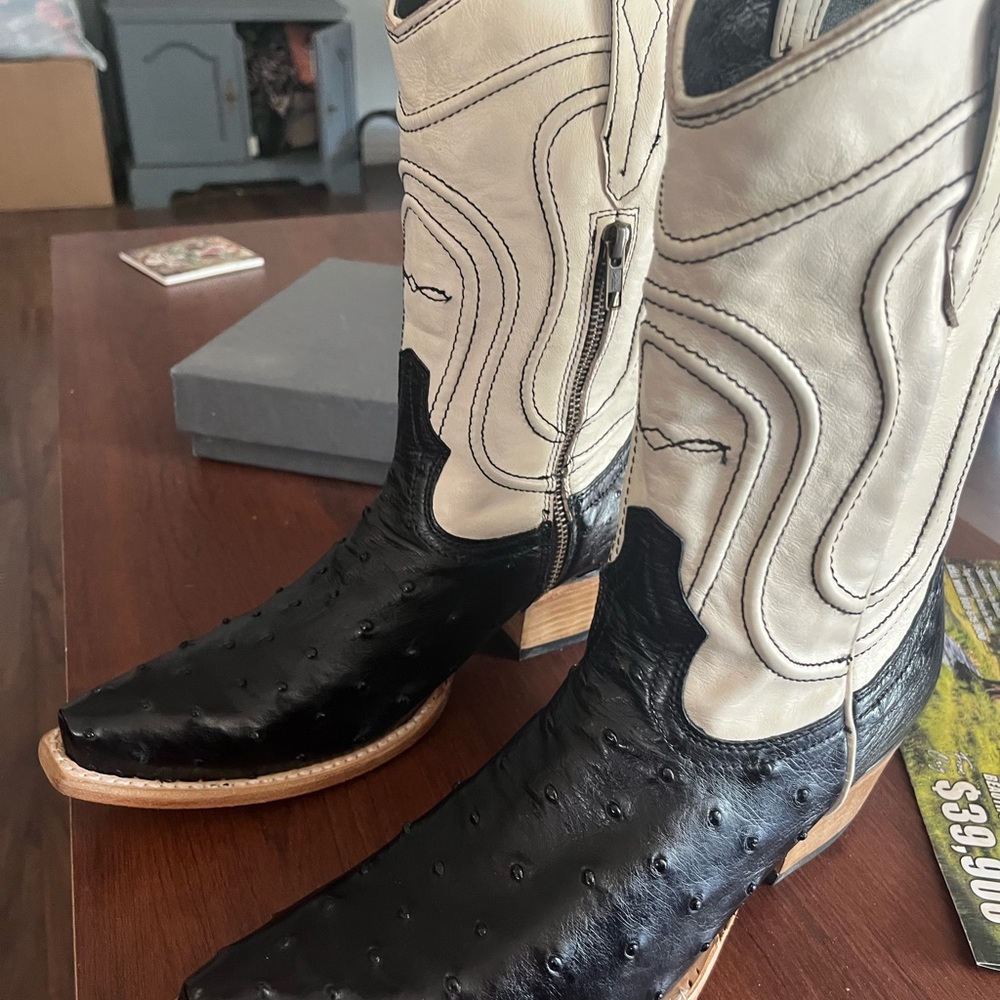 Freebird Black and Cream Heeled Boots - Picture 7 of 8